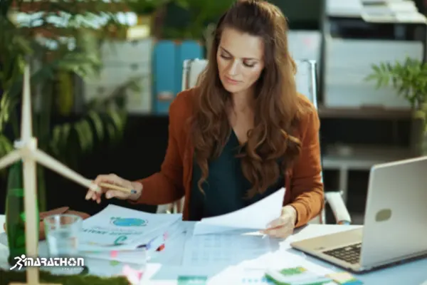 femeie care aplica strategie OIREP in business-ul online